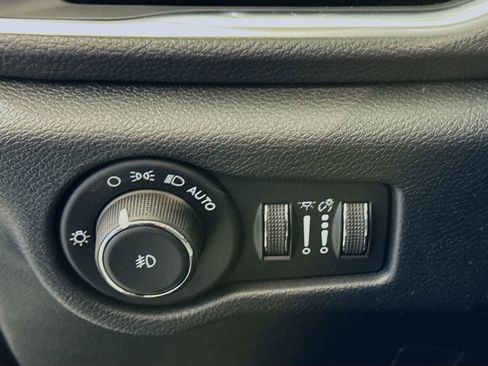 New 2026 Chrysler Pacifica Limited FWD image 10