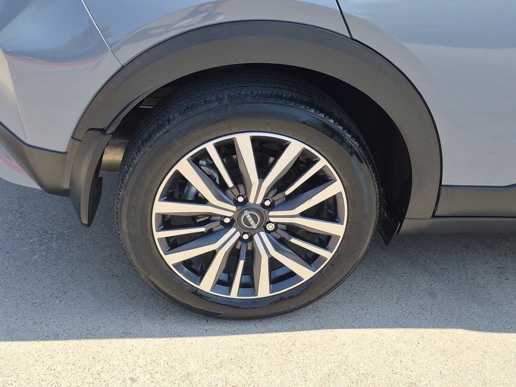 Certified 2023 Nissan Kicks SR w/ SR Premium Package FWD image 6
