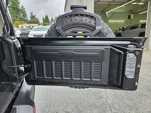 Used 2024 Jeep Wrangler Unlimited Sahara AWD/4WD image 15