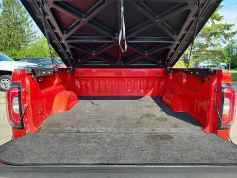 Used 2018 GMC Sierra 1500 SLT w/ SLT Premium Package AWD/4WD image 8