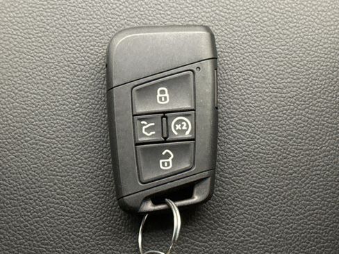 Used 2022 Volkswagen Tiguan SE image 22