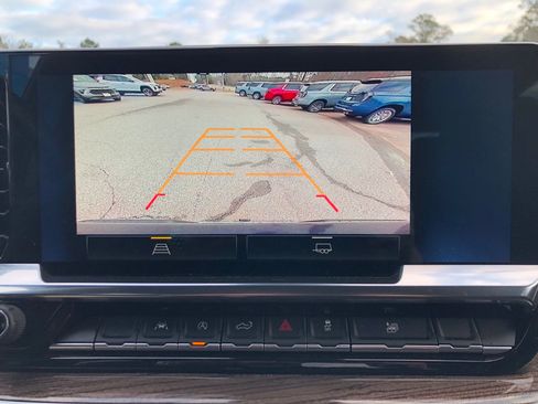 Used 2023 Chevrolet Silverado 1500 LT image 10