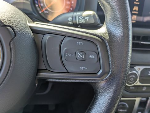 Used 2025 Jeep Wrangler Sport AWD/4WD image 16