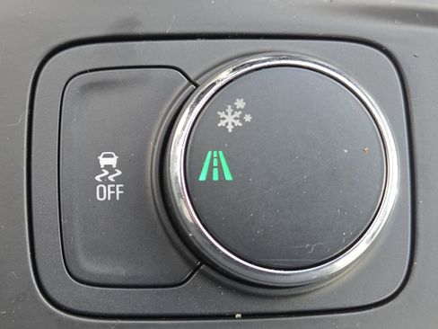 Used 2021 Chevrolet Traverse LT FWD image 7