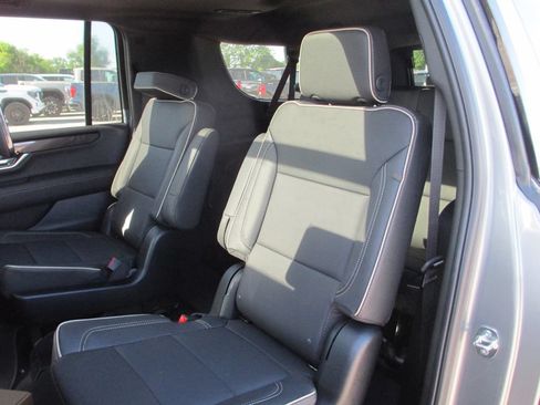 New 2026 GMC Yukon XL Elevation w/ Elevation Premium Package AWD/4WD image 13