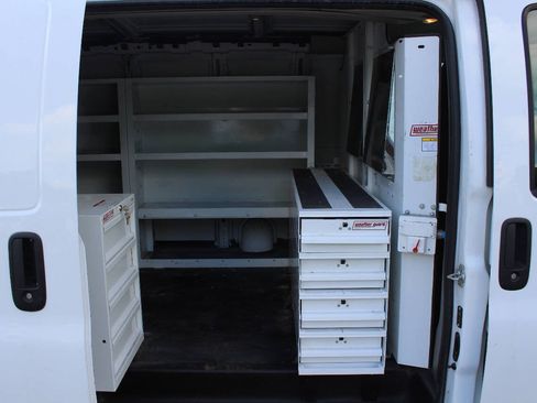 Used 2015 Chevrolet Express 3500 RWD image 20