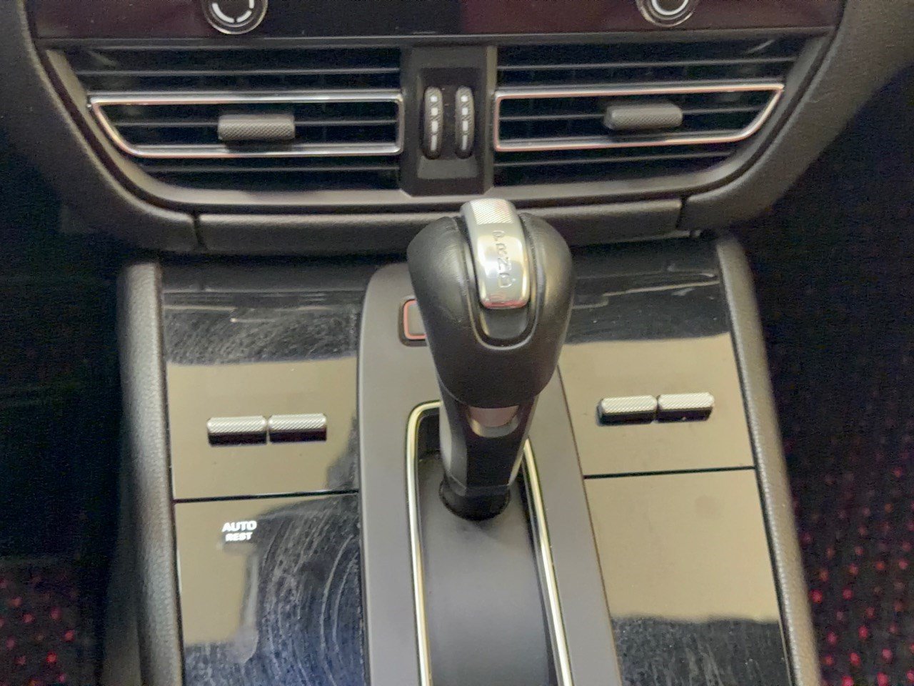 Used 2024 Porsche Macan AWD/4WD image 21