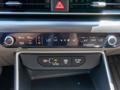 New 2026 Kia Carnival FWD image 24