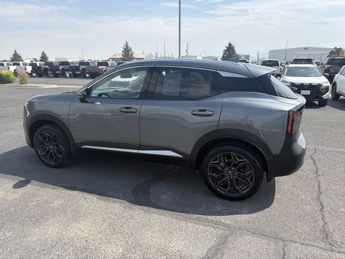Used 2025 Nissan Kicks SR AWD/4WD image 8
