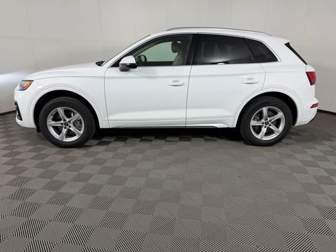 Used 2021 Audi Q5 2.0T Premium w/ Convenience Package AWD/4WD image 2