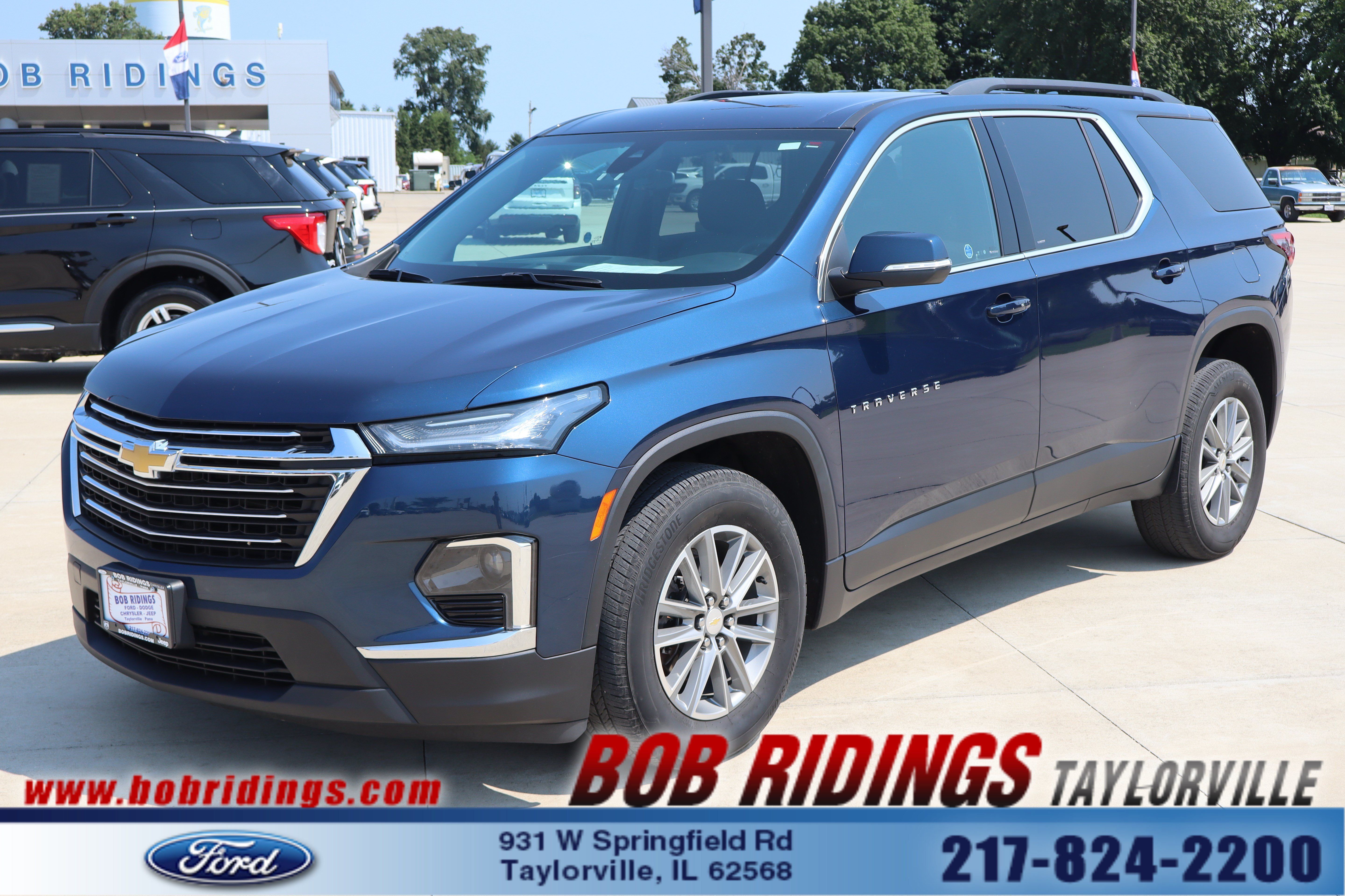 Used 2023 Chevrolet Traverse LT w/ LPO, Floor Liner Package AWD/4WD image 1