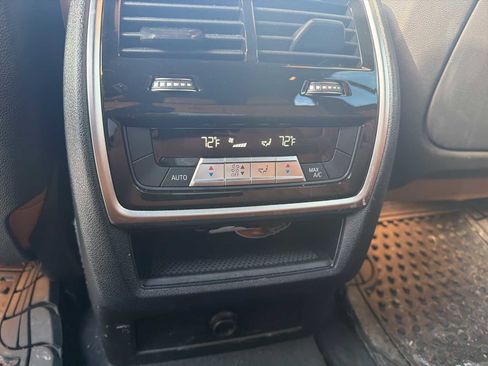 Used 2022 BMW X5 xDrive40i w/ M Sport Package image 11