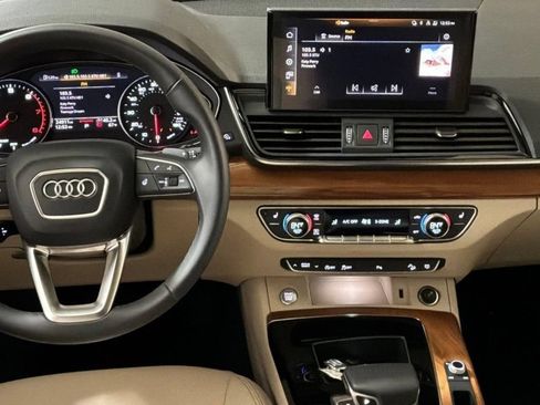 Used 2023 Audi Q5 2.0T Premium w/ Convenience Package AWD/4WD image 18