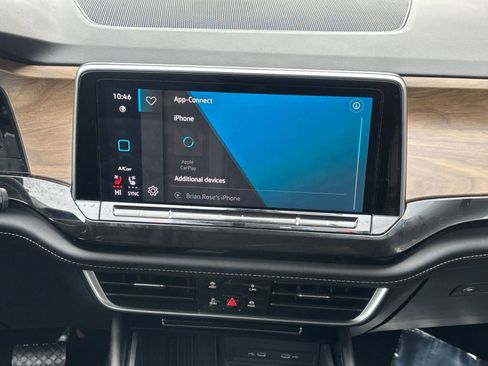 Used 2025 Volkswagen Atlas SE image 18