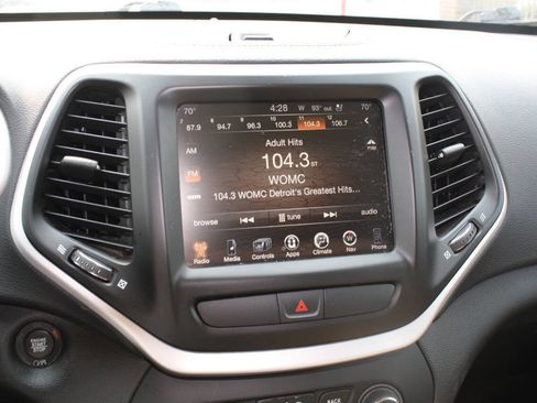Used 2017 Jeep Cherokee Limited AWD/4WD image 11