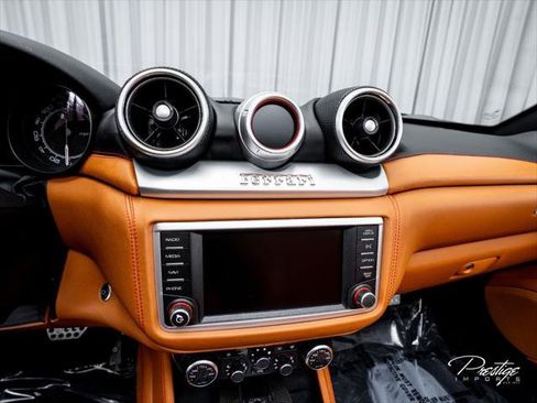 Used 2016 Ferrari California T RWD image 33