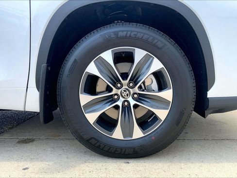 New 2026 Toyota Highlander XLE AWD/4WD image 15