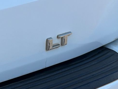 Used 2022 Chevrolet Suburban LT RWD image 8