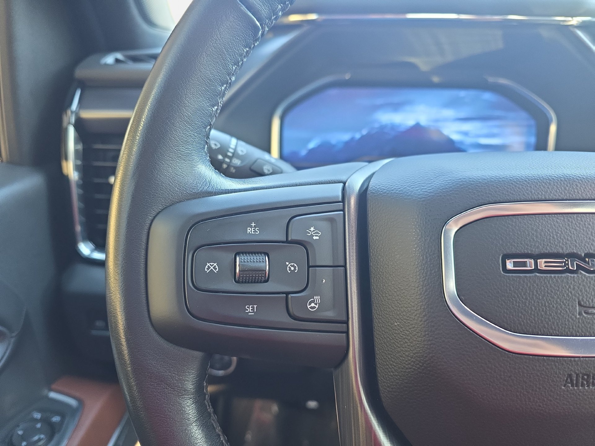 Used 2025 GMC Sierra 2500 Denali Ultimate AWD/4WD image 16