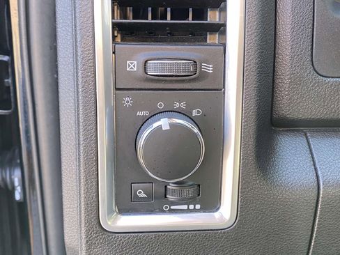 Used 2024 RAM 1500 Classic SLT image 18