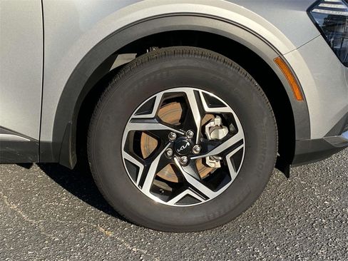 New 2024 Kia Sportage LX image 9