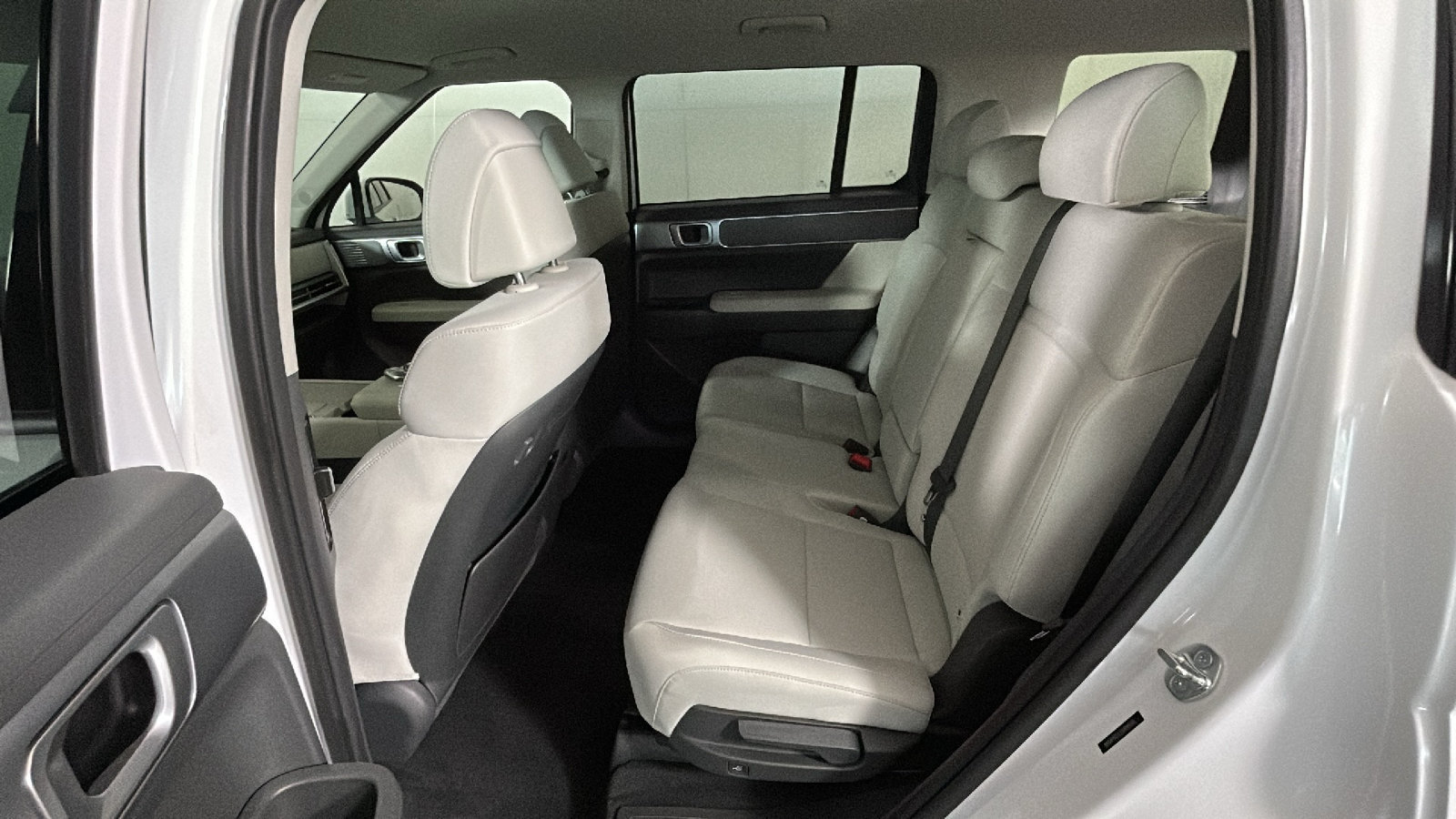 Used 2025 Hyundai Santa Fe SE FWD image 33