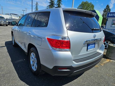 Used 2012 Toyota Highlander 4WD w/ Tow Pkg image 3