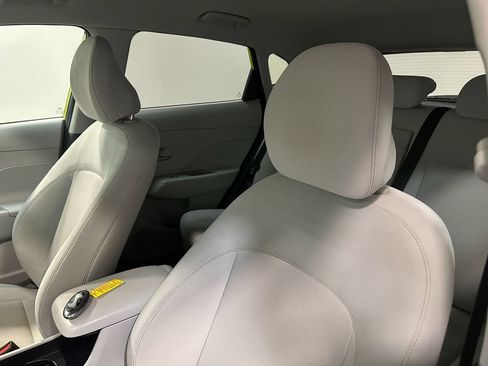 Used 2025 Hyundai Kona SEL FWD image 4