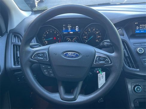 Used 2018 Ford Focus SE w/ SE Appearance Package image 23