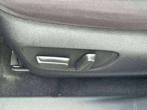 Used 2023 Toyota Highlander LE image 48