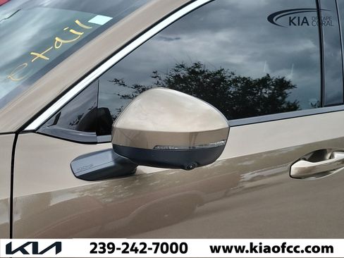 Used 2025 Nissan Kicks SR FWD image 7