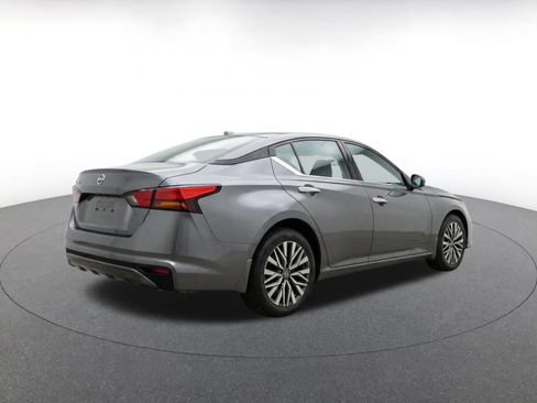 Used 2025 Nissan Altima 2.5 SV FWD image 9