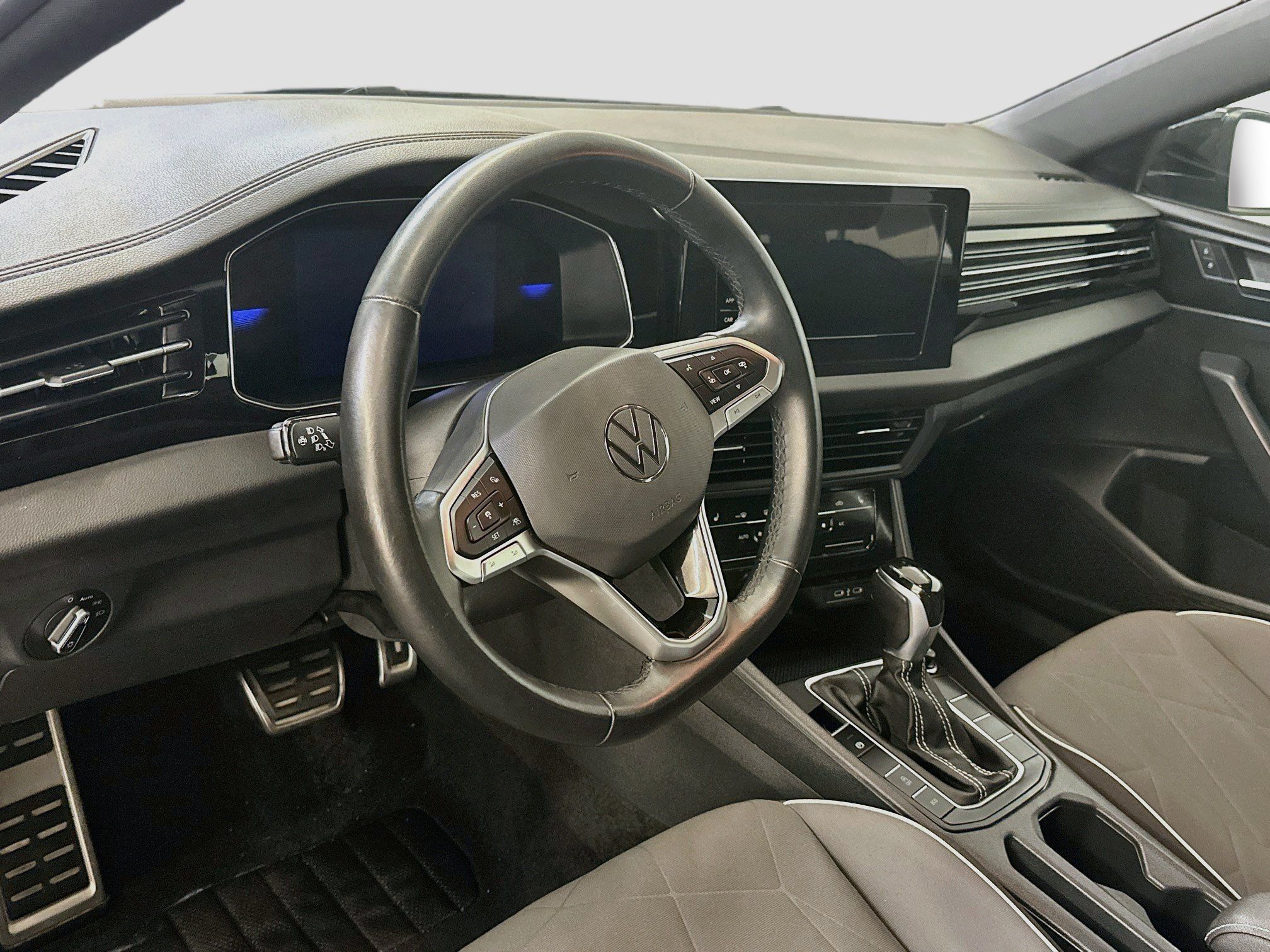 Used 2025 Volkswagen Jetta Sport FWD image 18
