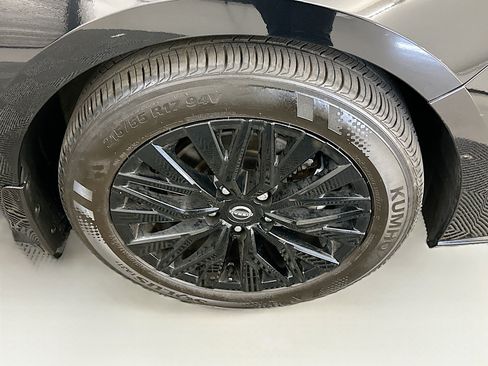 Used 2024 Nissan Altima 2.5 SV w/ SV Premium Package FWD image 11
