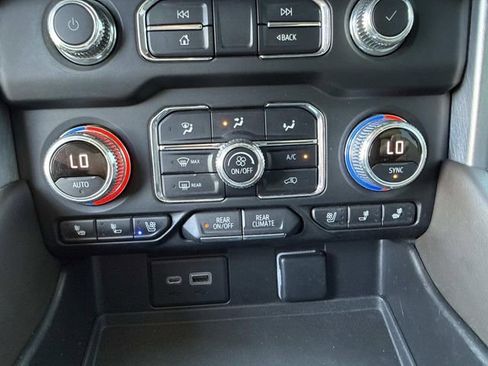 Used 2022 GMC Yukon XL SLT w/ SLT Premium Package image 26