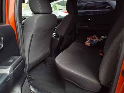 Used 2017 Toyota Tacoma TRD Off-Road w/ Tow Package image 18