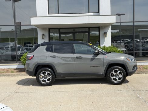 Used 2022 Jeep Compass Trailhawk w/ Trailhawk Convenience Group AWD/4WD image 3