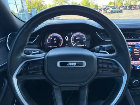 Used 2021 Jeep Grand Cherokee L Overland w/ Luxury Tech Group IV AWD/4WD image 24