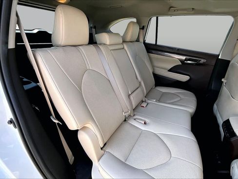 Used 2022 Toyota Highlander Limited FWD image 20