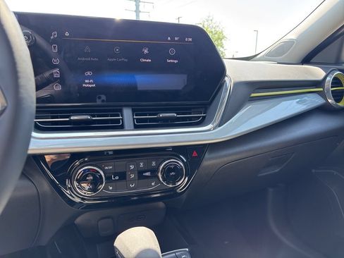 Used 2025 Chevrolet Trax LT w/ Driver Confidence Package FWD image 20