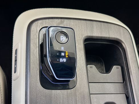 Used 2023 Nissan Ariya AWD image 25