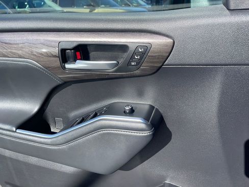 Used 2022 Toyota Highlander Limited image 32