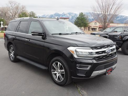 Used 2024 Ford Expedition Limited image 3