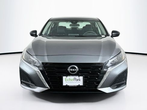 Used 2025 Nissan Altima 2.5 SV FWD image 2
