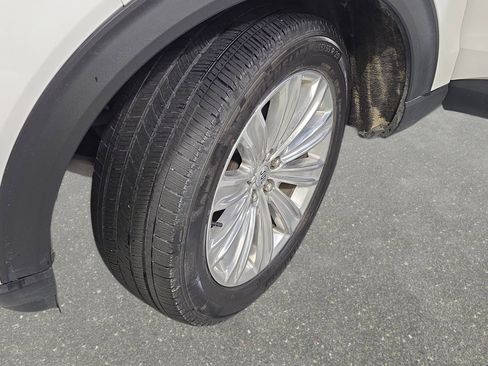 Used 2023 Ford Explorer King Ranch w/ Technology Package image 31