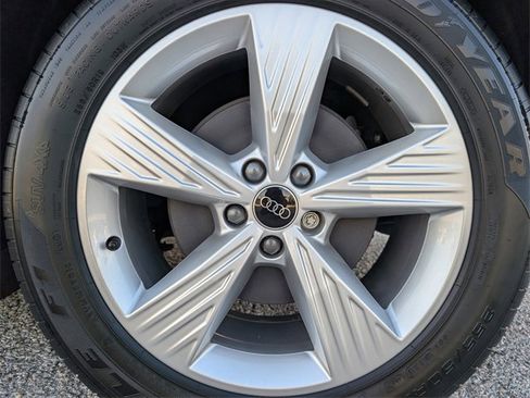 Used 2024 Audi Q4 e-tron Premium image 7