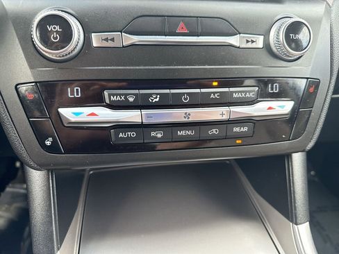 Used 2020 Ford Explorer XLT w/ Equipment Group 202A image 17