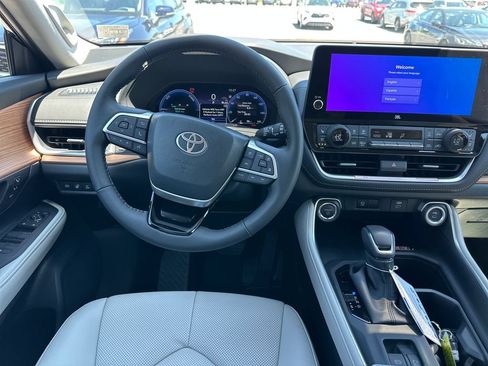 Used 2026 Toyota Grand Highlander AWD Hybrid image 12