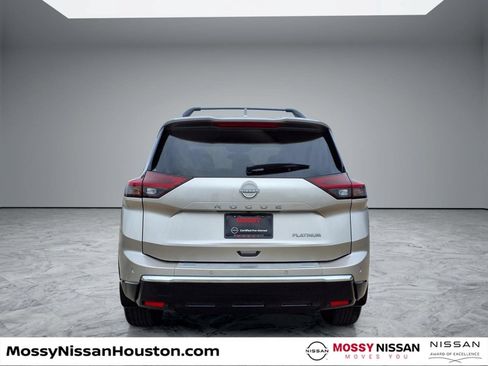 Used 2025 Nissan Rogue Platinum FWD image 6