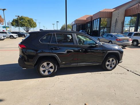 Used 2025 Toyota RAV4 XLE image 7
